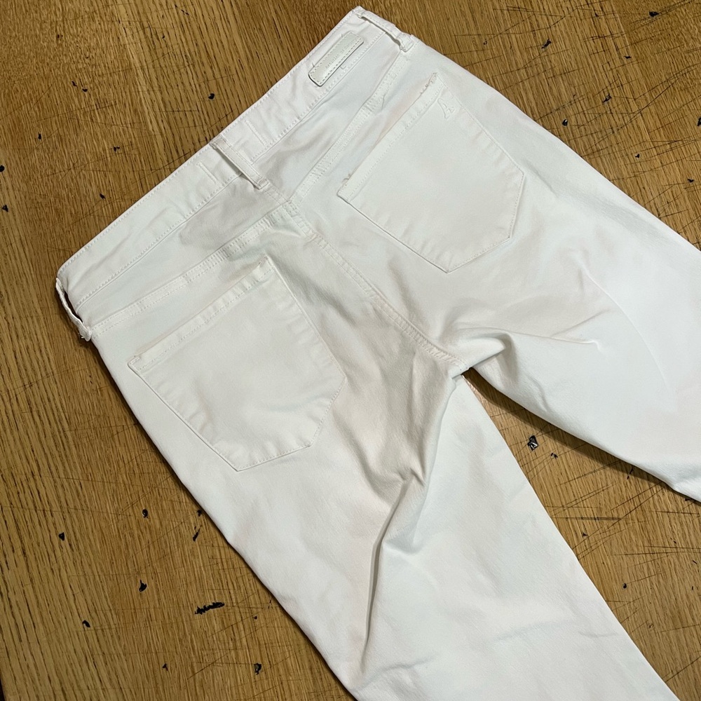 Articles of Society woman’s White Jeans.  Size 28